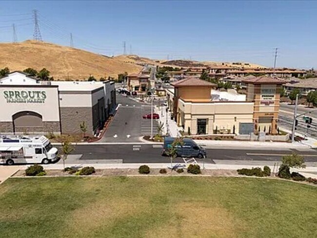 Building Photo - Beautifully maintained home located in a quiet, desirable Pittsburg neighborhood.