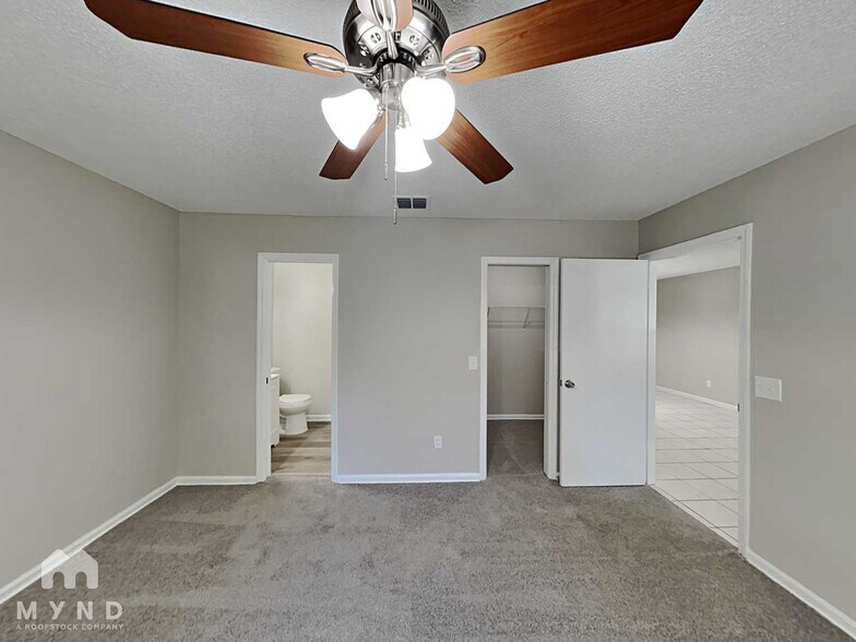 Building Photo - 6444 Diamond Leaf Ct N