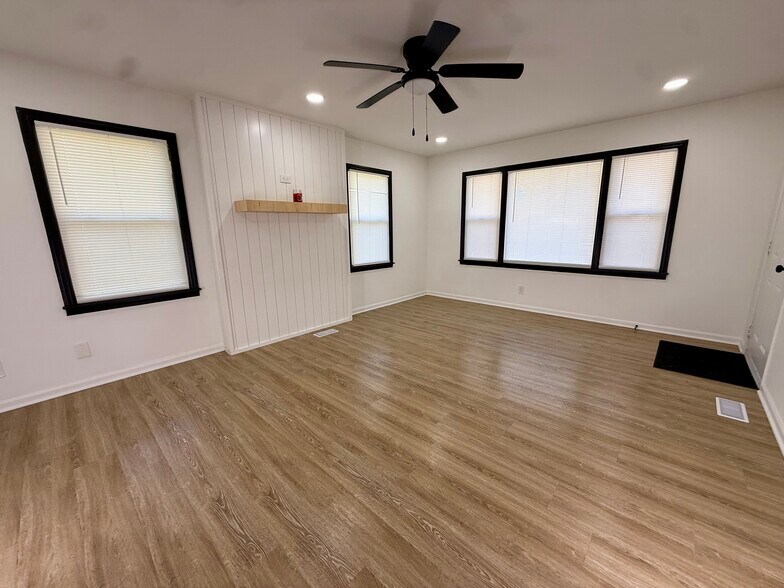 Living room area - 12 Moore St