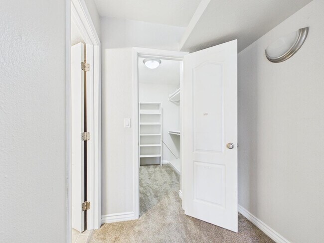 Building Photo - 3420 W Danbury Dr