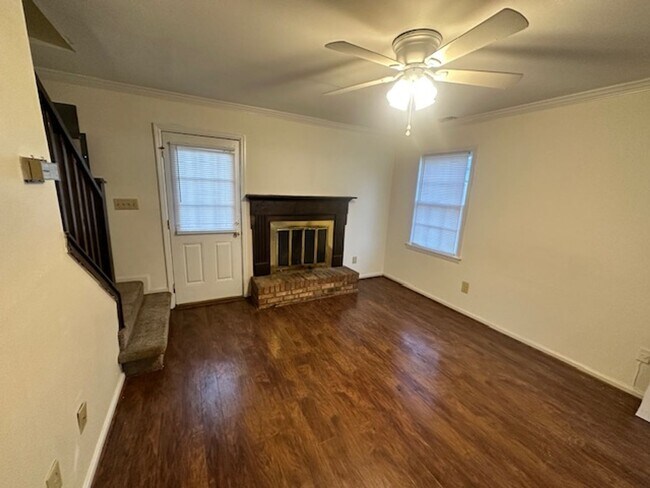 Building Photo - 17/18