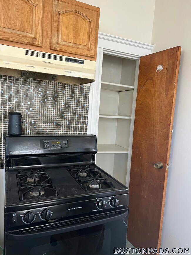 Primary Photo - 19 Mora St