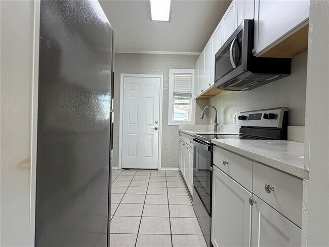 Building Photo - 1019 2nd St SE