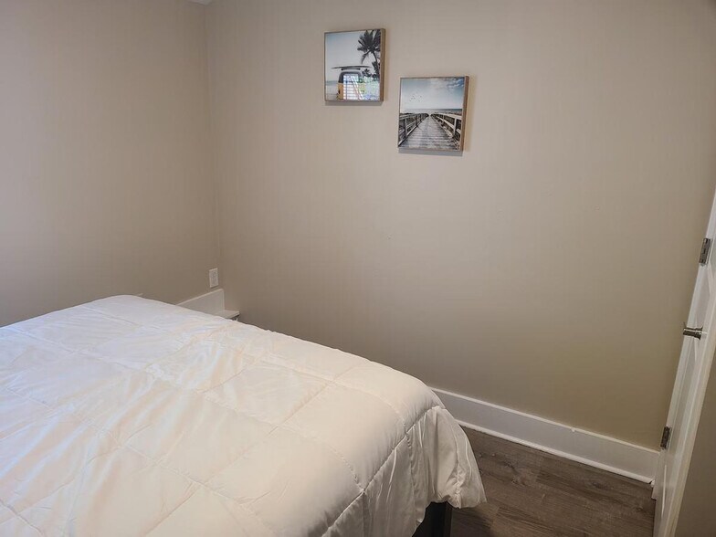 Building Photo - 20 Hawkes St