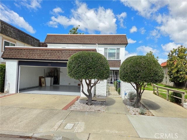 Building Photo - 20 Senisa