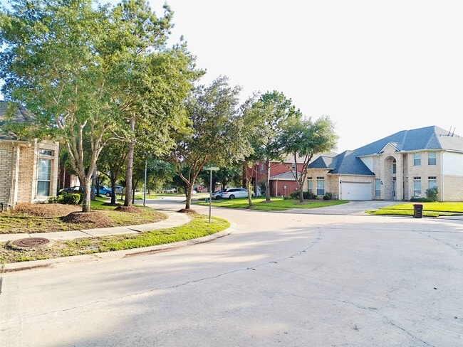 Building Photo - 26418 Creston Woods Dr