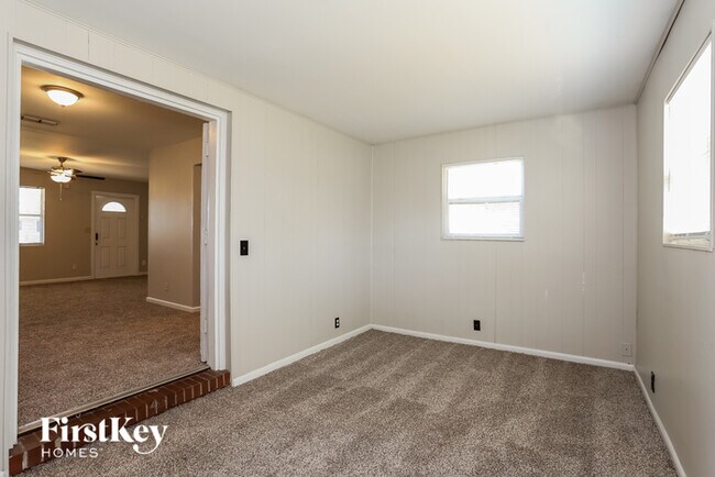 Building Photo - 262 Claudia Dr