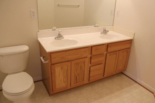 Building Photo - 148 River Walk Ct