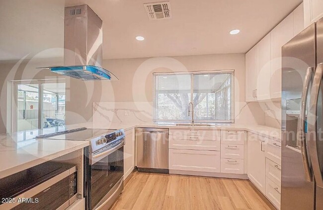 Building Photo - 1646 E Hermosa Dr