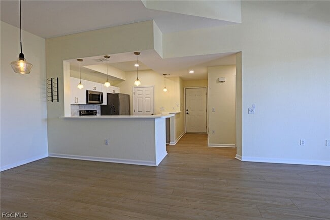 Building Photo - 9005 Colby Dr