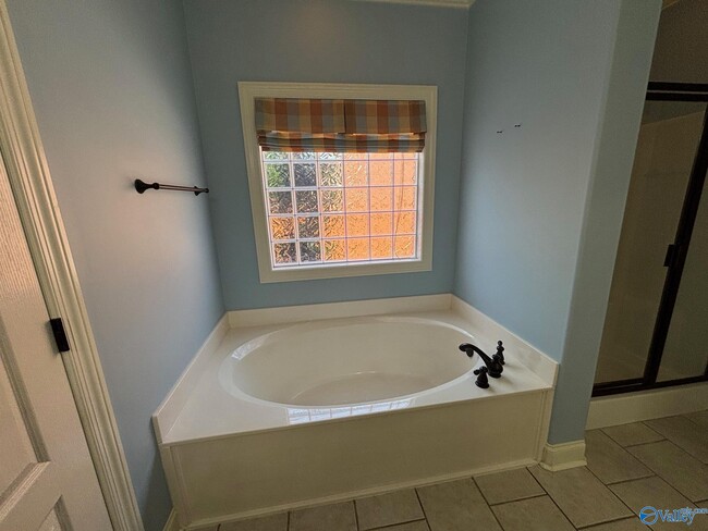 Building Photo - 15110 Lakeside Trail SW