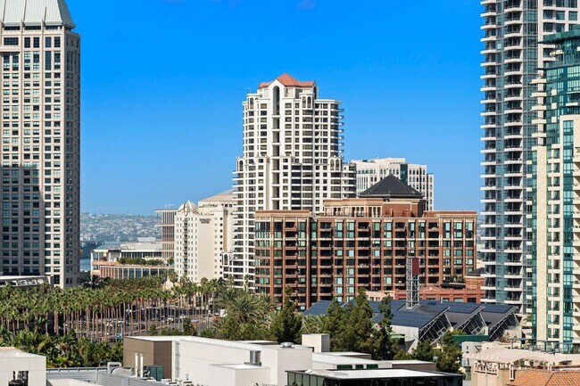 Building Photo - Top Floor Condo in the Gaslamp District!