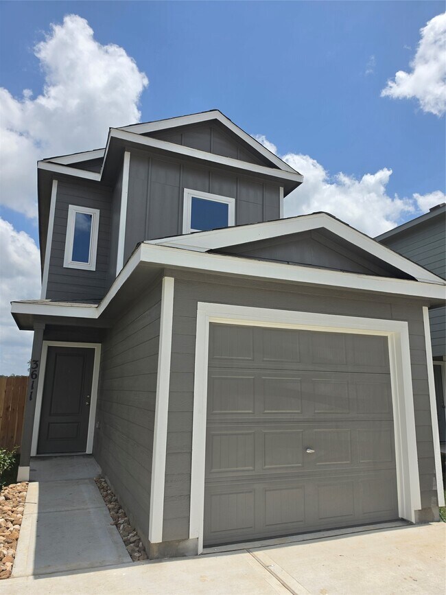 Building Photo - 3611 duplet