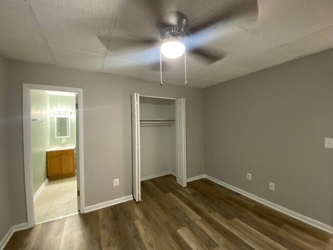 Building Photo - 2 Bedroom Townhome County Reisterstown