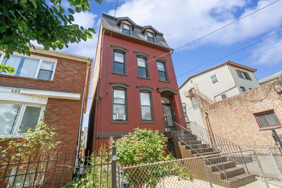 Building Photo - 591 Bramhall Ave