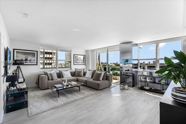 Building Photo - 650 West Ave