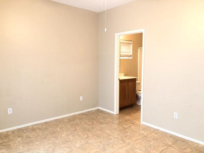 Building Photo - 3640 E Carisbrook Dr