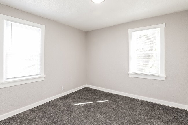 Building Photo - 3943 N 40th St