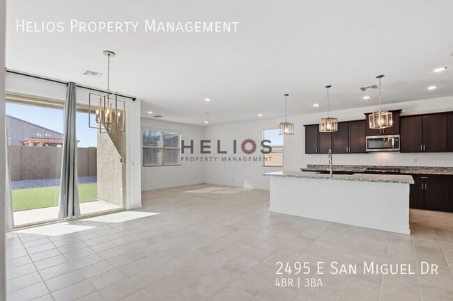 Building Photo - 2495 E San Miguel Dr