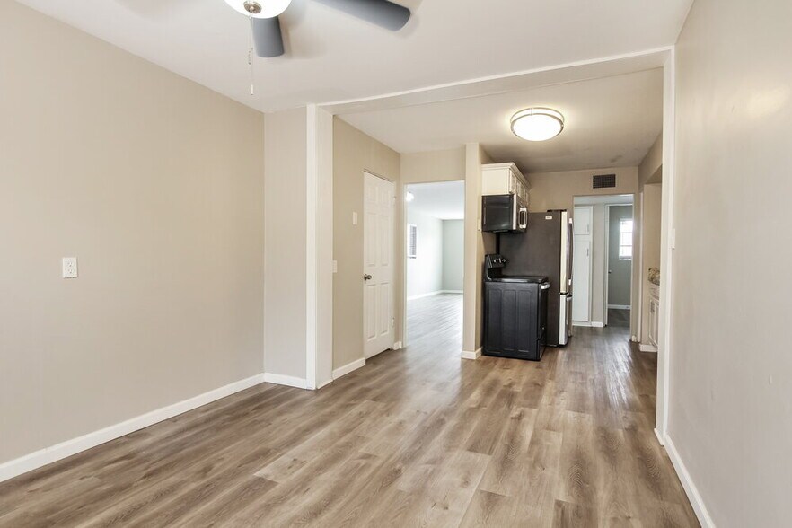 Building Photo - 2318 N 30th Pl
