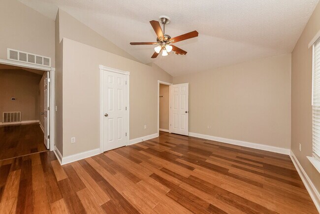 Building Photo - 1018 Brenton Leaf Dr