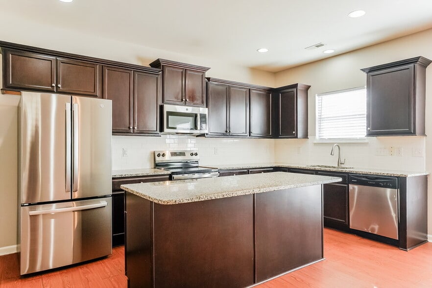 Building Photo - 97 Gaillardia Way