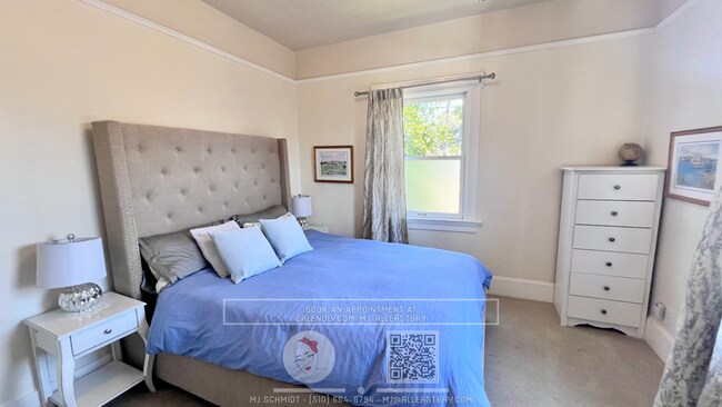Building Photo - Large top floor 3 bedroom fully furnished walking distance to UC Berkeley Campus!