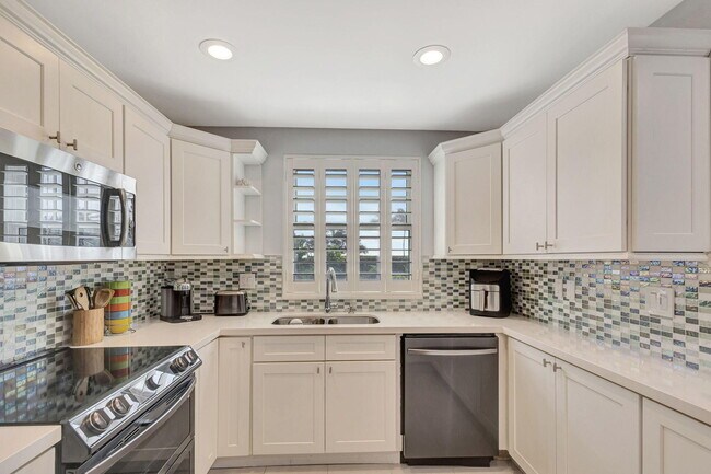 Building Photo - 205 Mainsail Cir