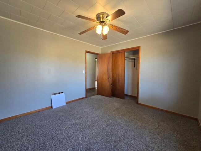 Building Photo - 3 bed 1 bath in Tecumseh!