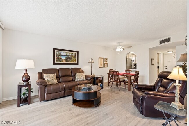 Building Photo - 400 Forest Lakes Blvd