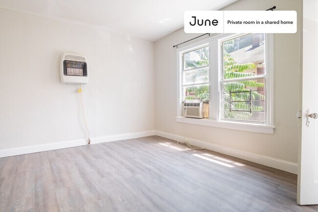 Building Photo - Room in Shared 4 bed/2 bath home