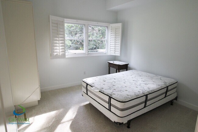 Building Photo - $5,295 - Elegant 3br / 2ba Condo in 55+ Lo...