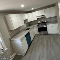 Building Photo - 113 W 22nd St