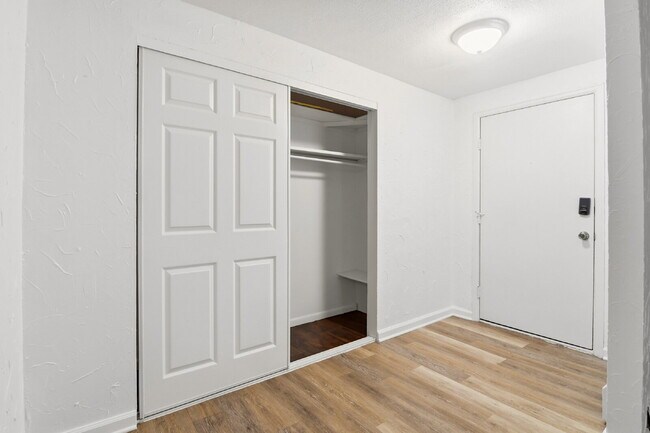 Building Photo - $1,520.95 - 2 bed, 1 bath updated ground floor Condo in Lakewood with In Unit Laundry