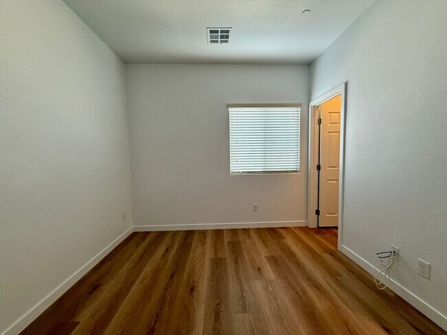 Building Photo - 4 BED, 2.5 BATH, 2 CAR-GARAGE, TWO-STORY, SINGLE FAMILY HOME FOR RENT w/ COMMUNITY POOL & SPA