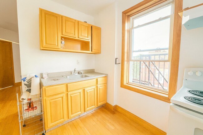 Building Photo - 549 West Side Ave