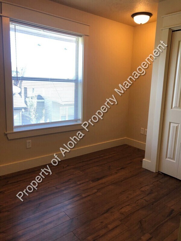 Building Photo - 1250 W Cobblefield Ct