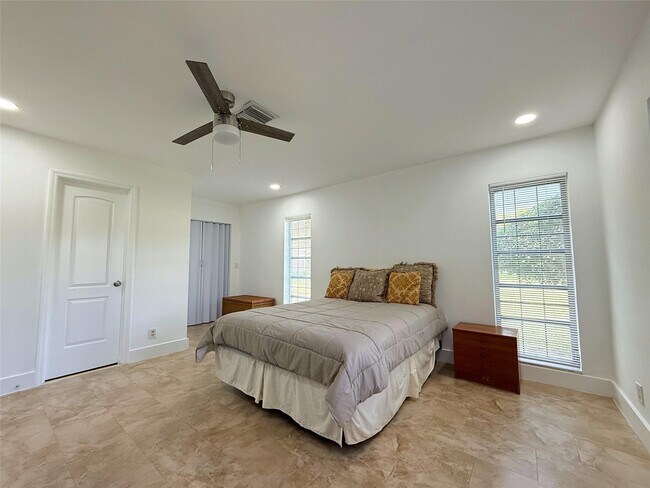 Building Photo - 5093 Privet Pl