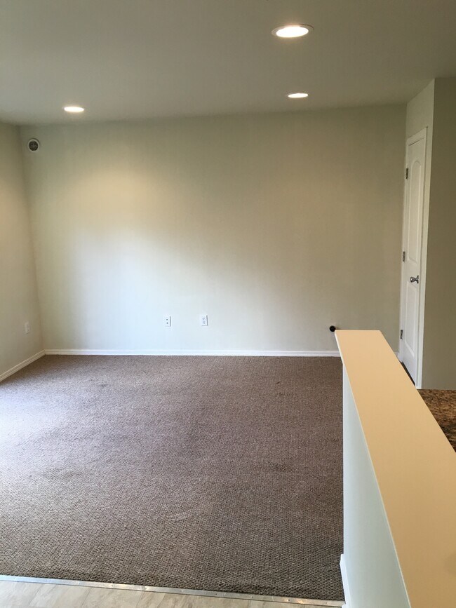 Living room - 4711 S Puget Sound Ave