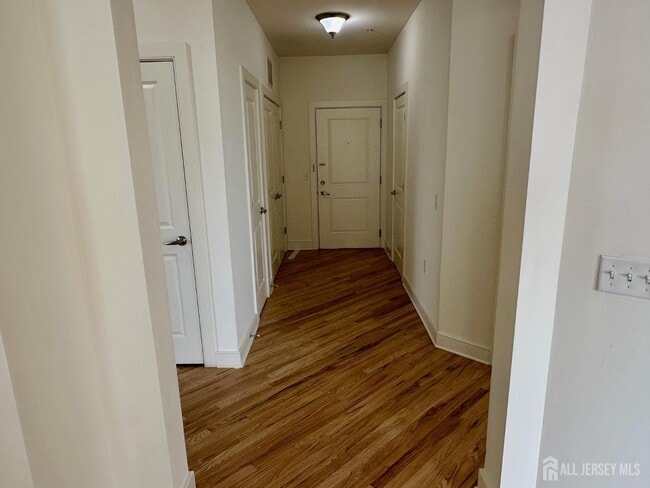 Building Photo - 101 Roosevelt Ave