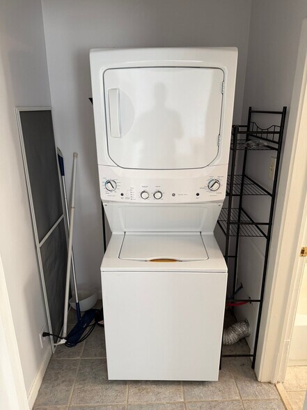 Building Photo - 38 Marple Ave