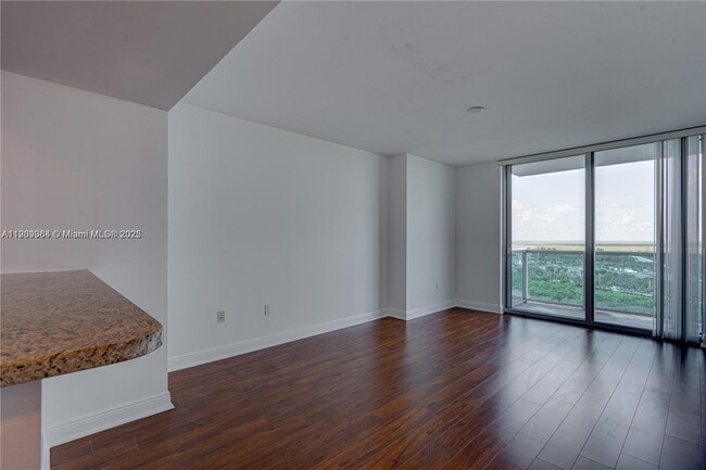 Building Photo - 2641 N Flamingo Rd