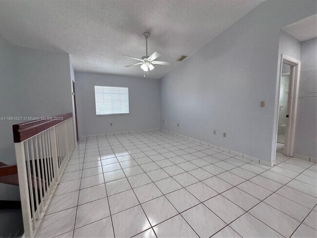 Building Photo - 2210 W 74th St