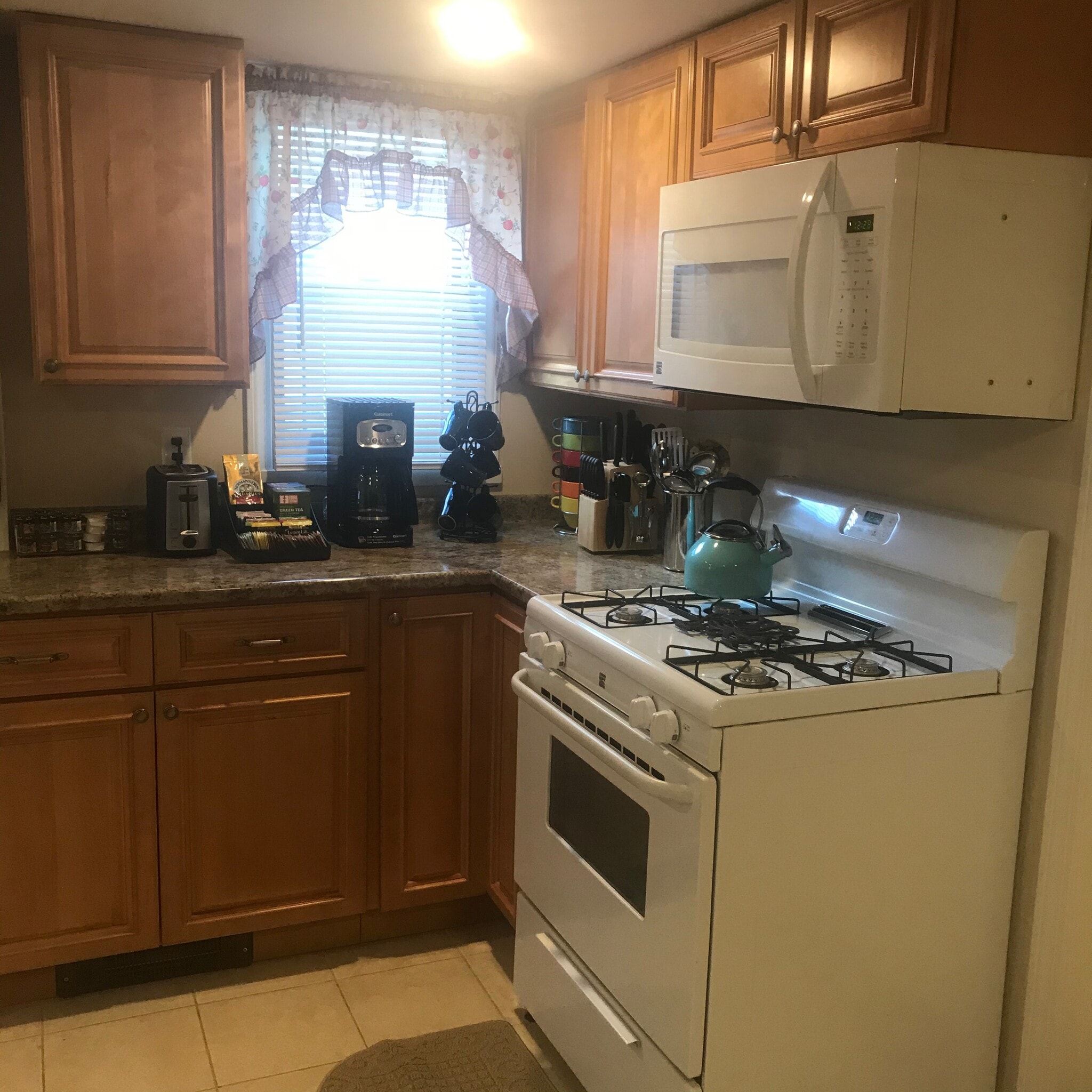 Fully applianced kitchen - 82 High St