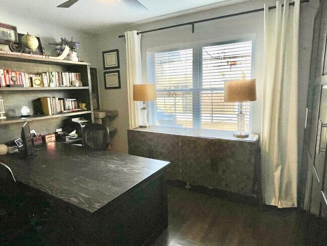 Building Photo - 2724 W Warren Blvd