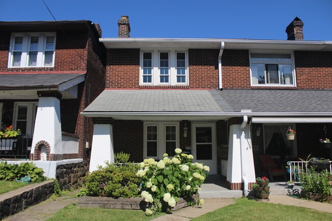 Primary Photo - 365 S Evaline St