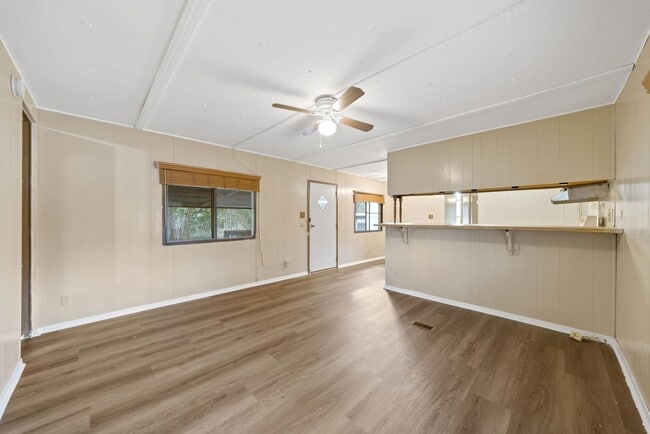 Building Photo - 2 Bedroom/1 Bathroom Home in the Green Valley Estates Subdivision!