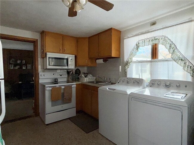 Building Photo - 157 Jillson Ave