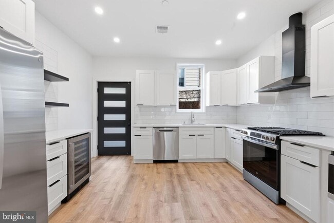 Building Photo - 458 W Earlham Ter