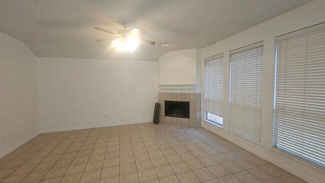 Building Photo - 2100 Cantura Dr